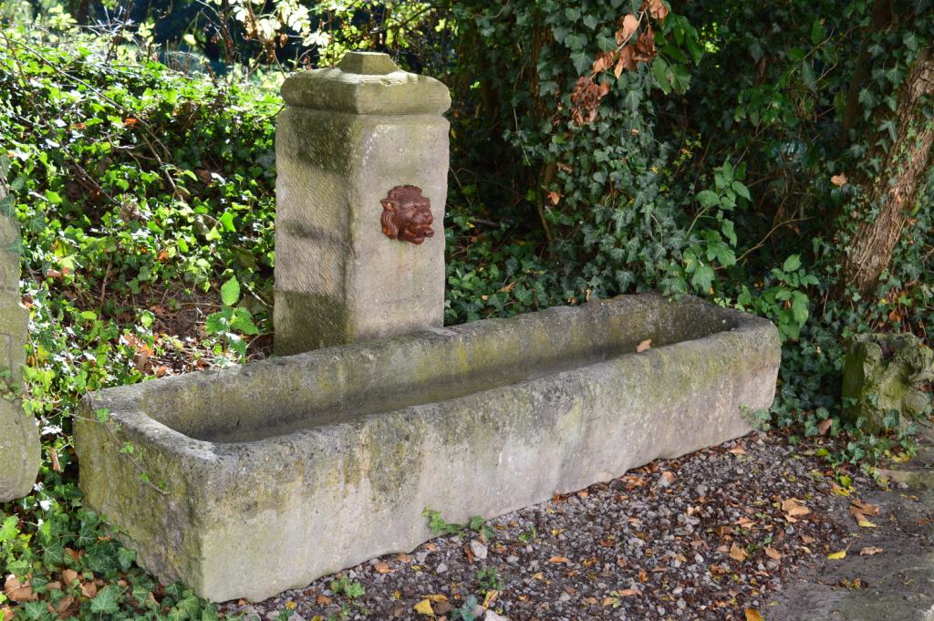 Art.Nr. 2940 / alter Brunnen mit viel Patina